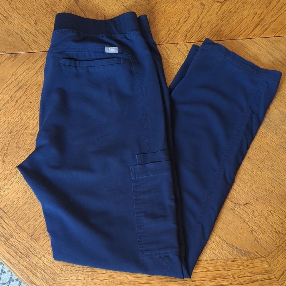 Figs Men's Navy Axim Cargo Scrub Pants Size Medium